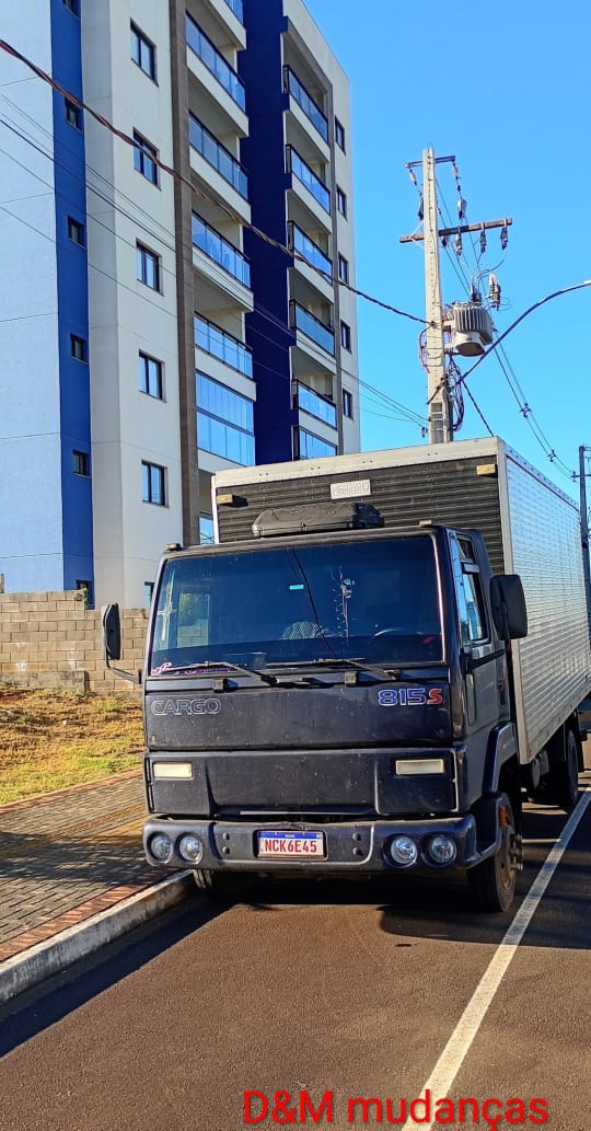 Caminhão da D&M Mudanças pronto para o serviço